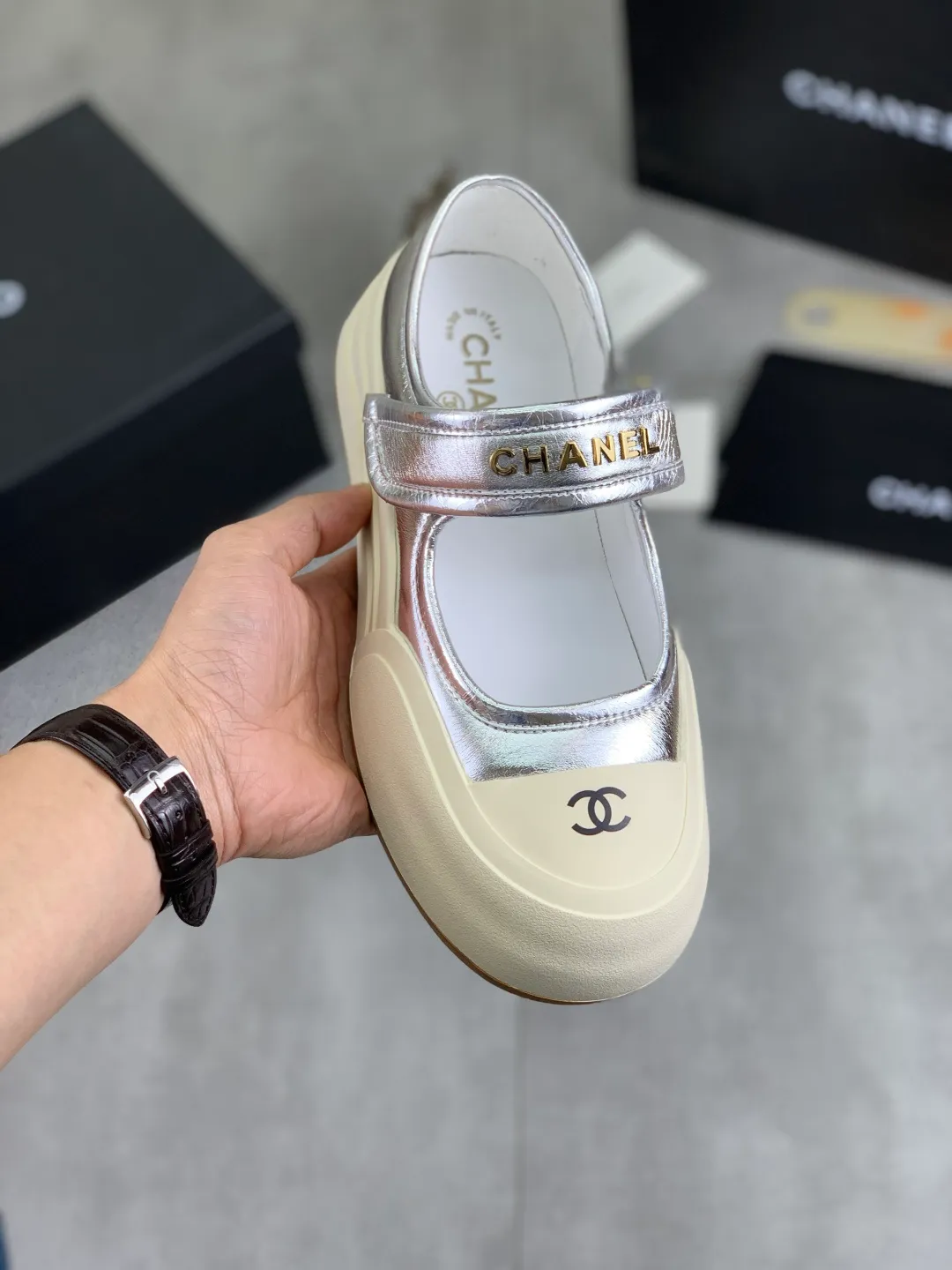 Men's men's shoes 💰P562 new high quality Chanel 25k spring counter new top quality [proud] This boot is really a lucky star for small people, thick sole 5cma more refined rhombus, slim legs, the key is very comfortable upper foot: imported cowhide lining: sheepskin lining outsole: genuine molded tpu outsole ~ 5cm heel height Color: 3️⃣ colors available Size: 35-40 (41 made to order, non-refundable)